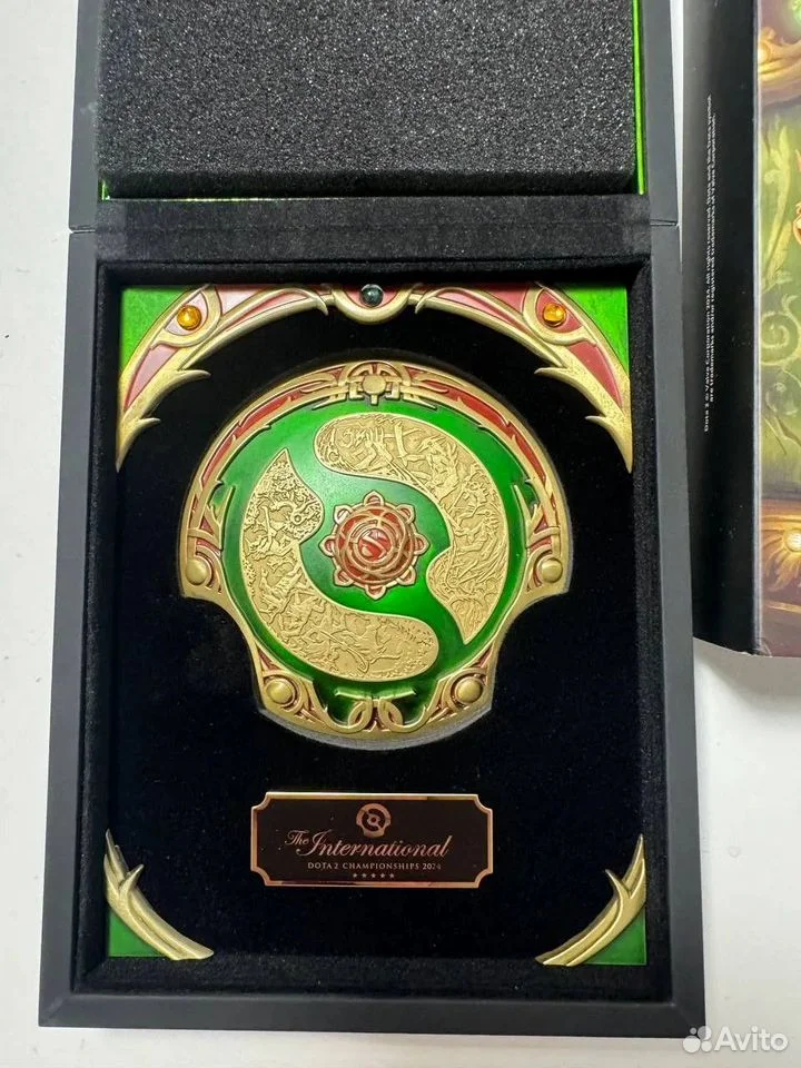 Коллекционный мини-щит Aegis of Champions из Dota 2 (TI2024)
